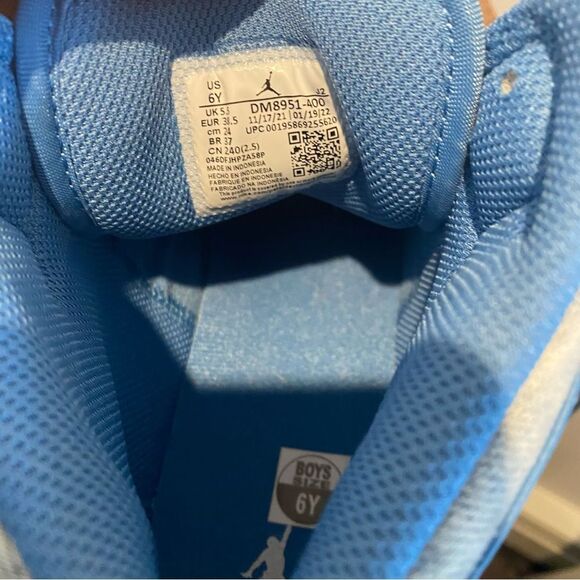 NWOB Jordan 1 mid Washed Denim - Picture 7 of 8